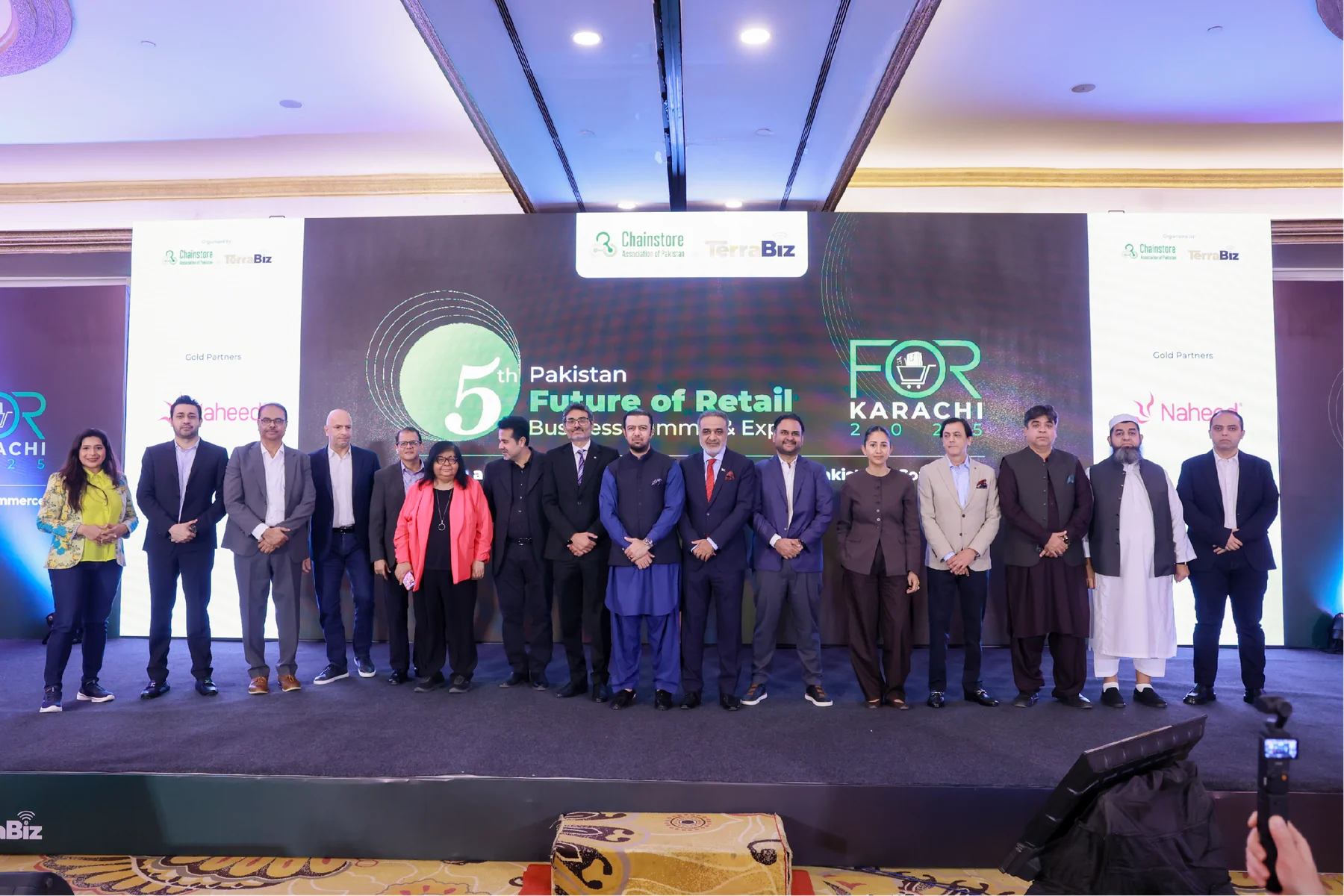 Group photo on stage at the 5th Pakistan Future of Retail Business Summit & Expo