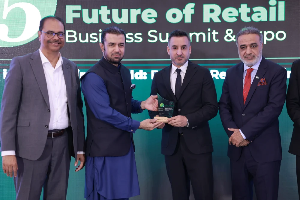 Award presentation at a past Future of Retail summit