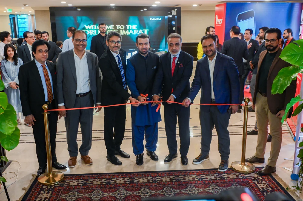 Ribbon cutting at the IMARAT stand